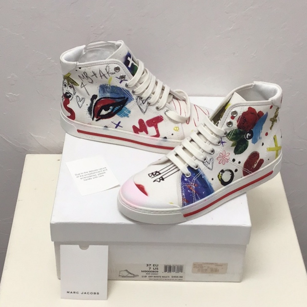 MARC JACOBS-SIZE 7-NWT-WHITE HIGH TOPS-GRAPHIC SNEAKERS-ORIGINAL BOX